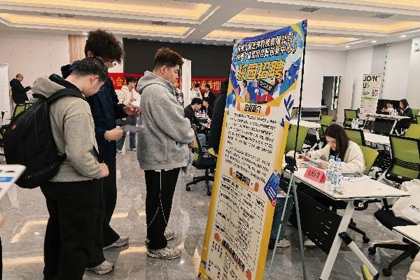 合肥高新区蜀麓中心：春季招聘会架起社企校“连心桥”